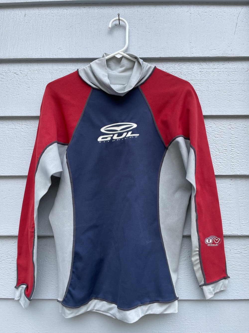 Gul International Titanium 2 Rash Guard, Size XL, Gray/Navy/Red
